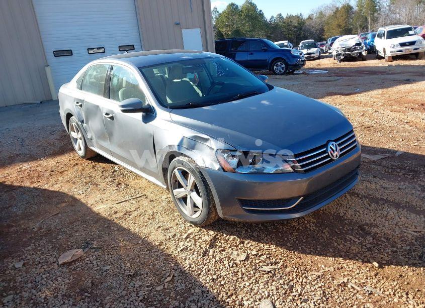 2012 Volkswagen Passat 2.5L SE (VIN 1VWBP7A37CC013754) main photo