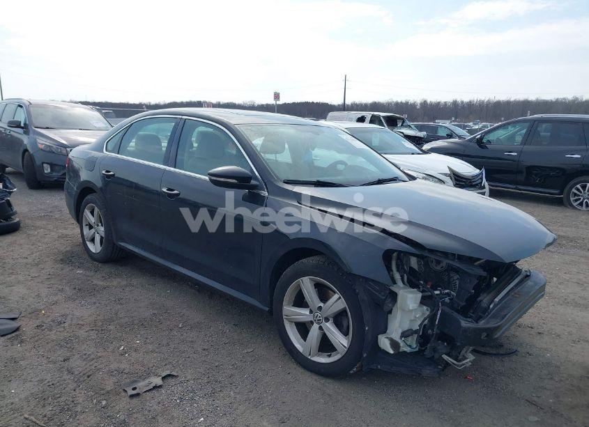 2012 Volkswagen Passat 2.5L SE (VIN 1VWBP7A37CC021336) main photo