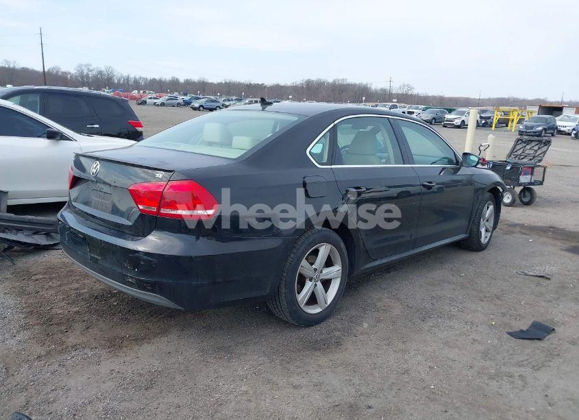 Photo 4 of 2012 Volkswagen Passat 2.5L SE (VIN 1VWBP7A37CC021336)