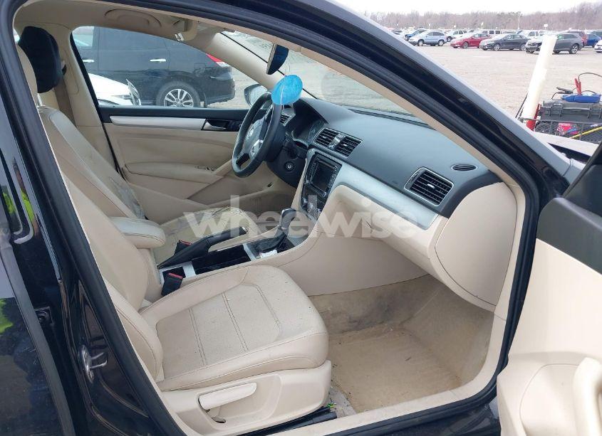 Photo 5 of 2012 Volkswagen Passat 2.5L SE (VIN 1VWBP7A37CC021336)