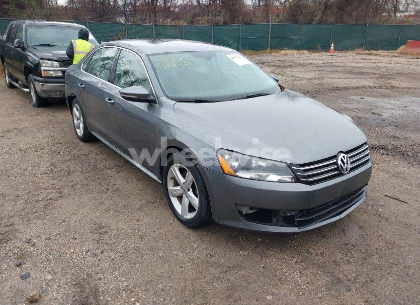 2012 Volkswagen Passat 2.5L SE (VIN 1VWBP7A37CC043580) main photo