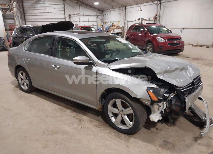 2013 Volkswagen Passat 2.5L SE (VIN 1VWBP7A37DC058288) main photo