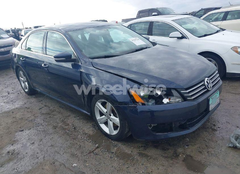 2013 Volkswagen Passat 2.5L SE (VIN 1VWBP7A37DC097561) main photo