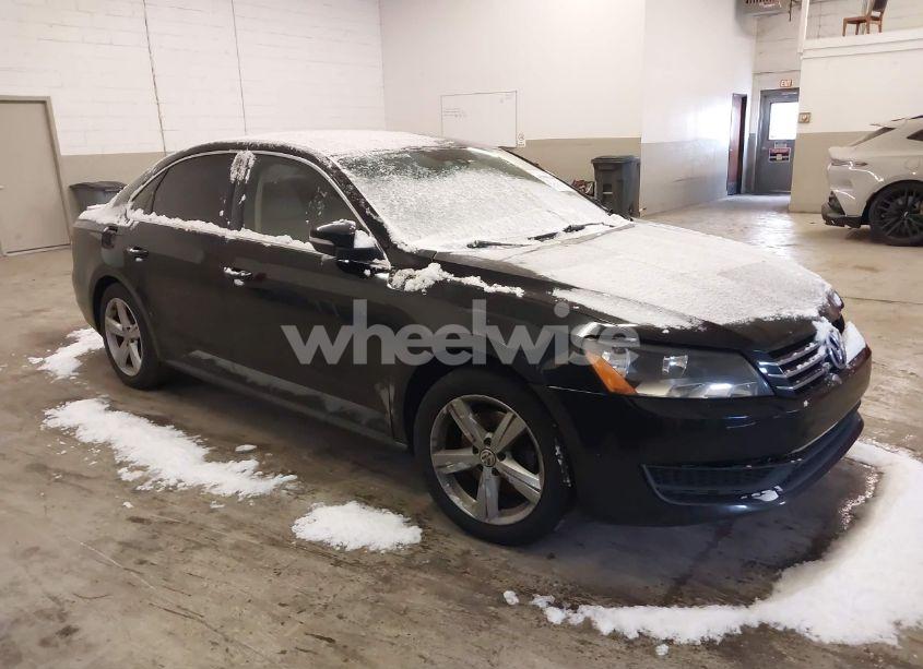2013 Volkswagen Passat 2.5L SE (VIN 1VWBP7A37DC113595) main photo