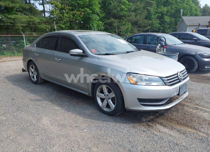 2013 Volkswagen Passat 2.5L SE (VIN 1VWBP7A37DC116416) main photo