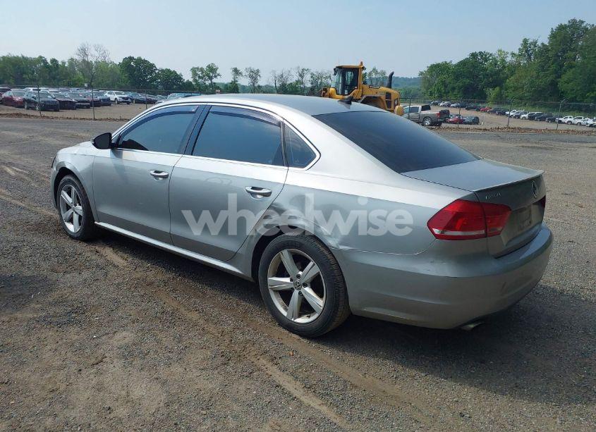 Photo 3 of 2013 Volkswagen Passat 2.5L SE (VIN 1VWBP7A37DC116416)