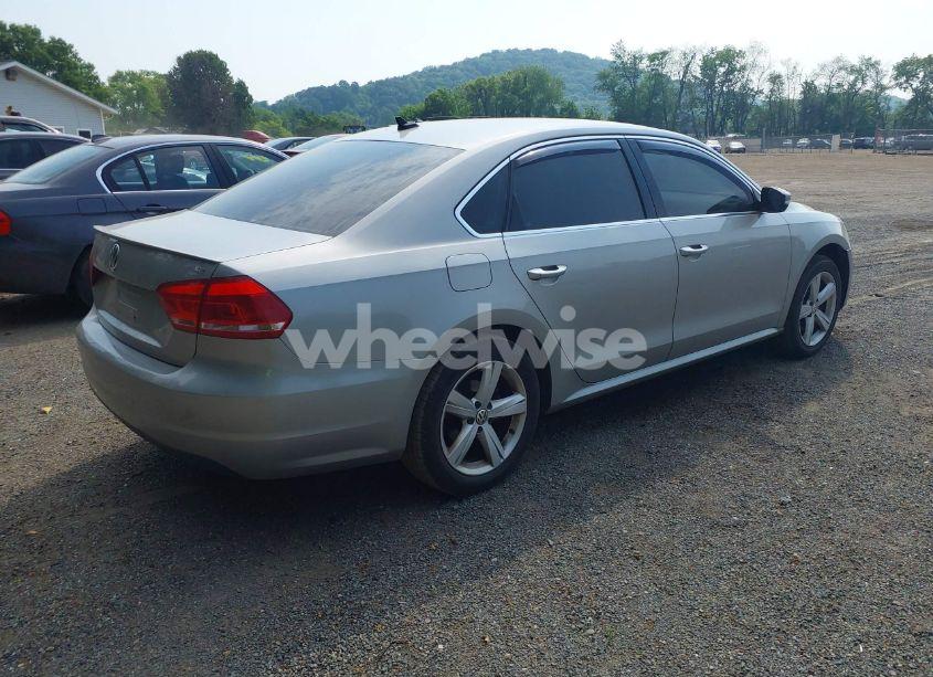 Photo 4 of 2013 Volkswagen Passat 2.5L SE (VIN 1VWBP7A37DC116416)
