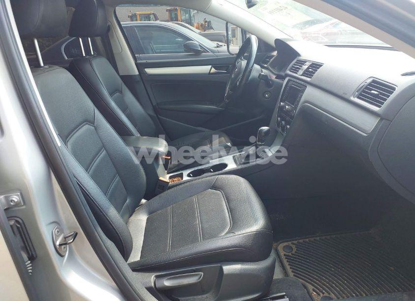 Photo 5 of 2013 Volkswagen Passat 2.5L SE (VIN 1VWBP7A37DC116416)