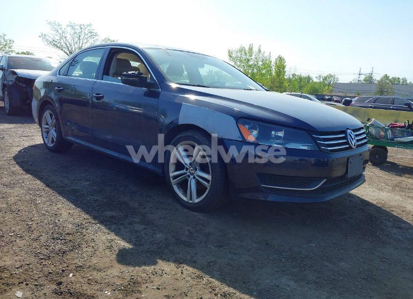 2014 Volkswagen Passat 2.5L SE (VIN 1VWBP7A37EC012980) main photo