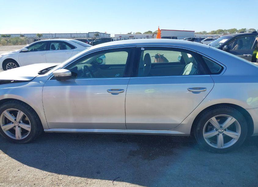 Photo 14 of 2014 Volkswagen Passat 2.5L SE (VIN 1VWBP7A37EC013806)