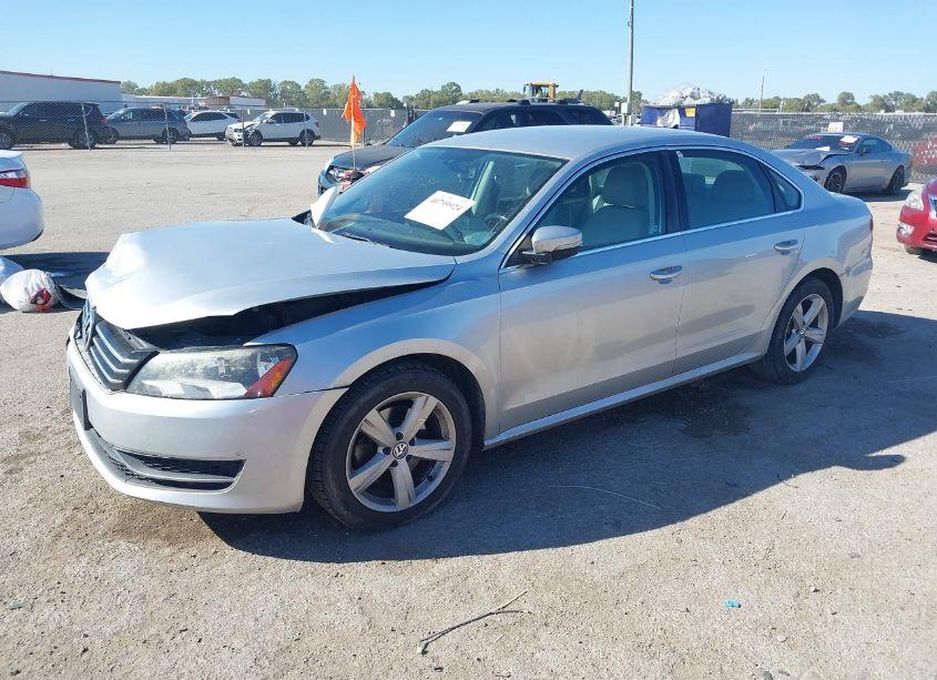 Photo 2 of 2014 Volkswagen Passat 2.5L SE (VIN 1VWBP7A37EC013806)