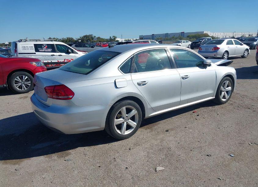 Photo 4 of 2014 Volkswagen Passat 2.5L SE (VIN 1VWBP7A37EC013806)