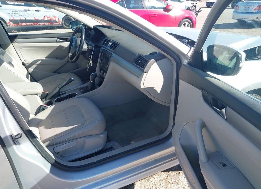 Photo 5 of 2014 Volkswagen Passat 2.5L SE (VIN 1VWBP7A37EC013806)