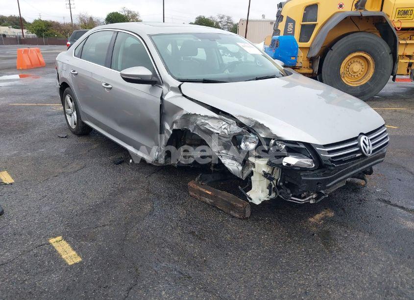2012 Volkswagen Passat 2.5L SE (VIN 1VWBP7A38CC029011) main photo