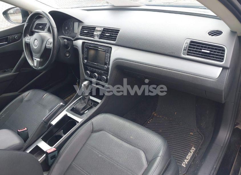 Photo 5 of 2012 Volkswagen Passat 2.5L SE (VIN 1VWBP7A38CC033611)