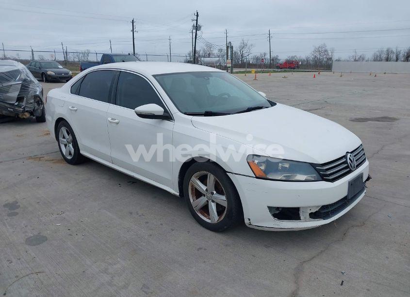2012 Volkswagen Passat 2.5L SE (VIN 1VWBP7A38CC050005) main photo