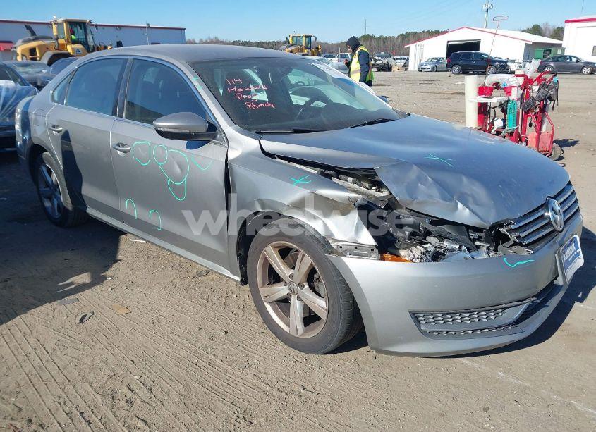 2012 Volkswagen Passat 2.5L SE (VIN 1VWBP7A38CC058783) main photo