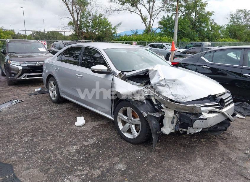 2012 Volkswagen Passat 2.5L SE (VIN 1VWBP7A38CC074580) main photo