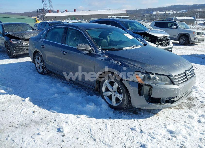 2013 Volkswagen Passat 2.5L SE (VIN 1VWBP7A38DC052158) main photo