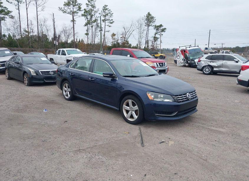2013 Volkswagen Passat 2.5L SE (VIN 1VWBP7A38DC077951) main photo