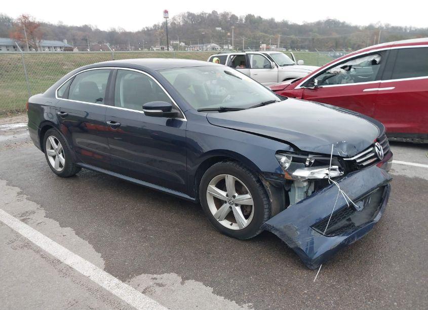 2013 Volkswagen Passat 2.5L SE (VIN 1VWBP7A38DC096290) main photo