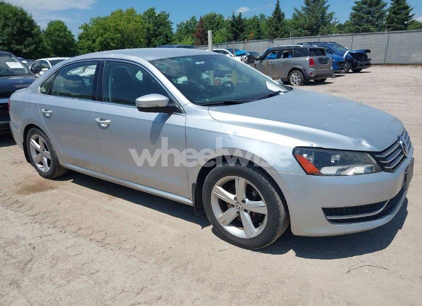 2014 Volkswagen Passat 2.5L SE (VIN 1VWBP7A38EC008260) main photo