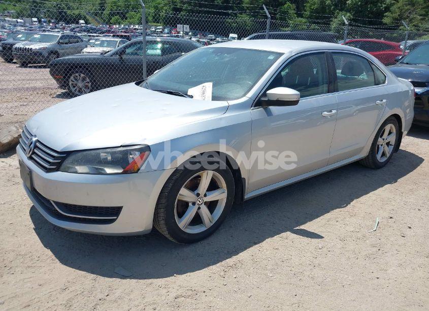 Photo 2 of 2014 Volkswagen Passat 2.5L SE (VIN 1VWBP7A38EC008260)