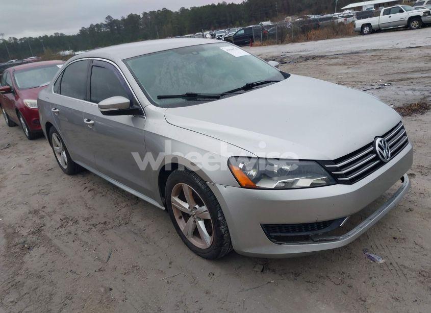 2014 Volkswagen Passat 2.5L SE (VIN 1VWBP7A38EC008355) main photo