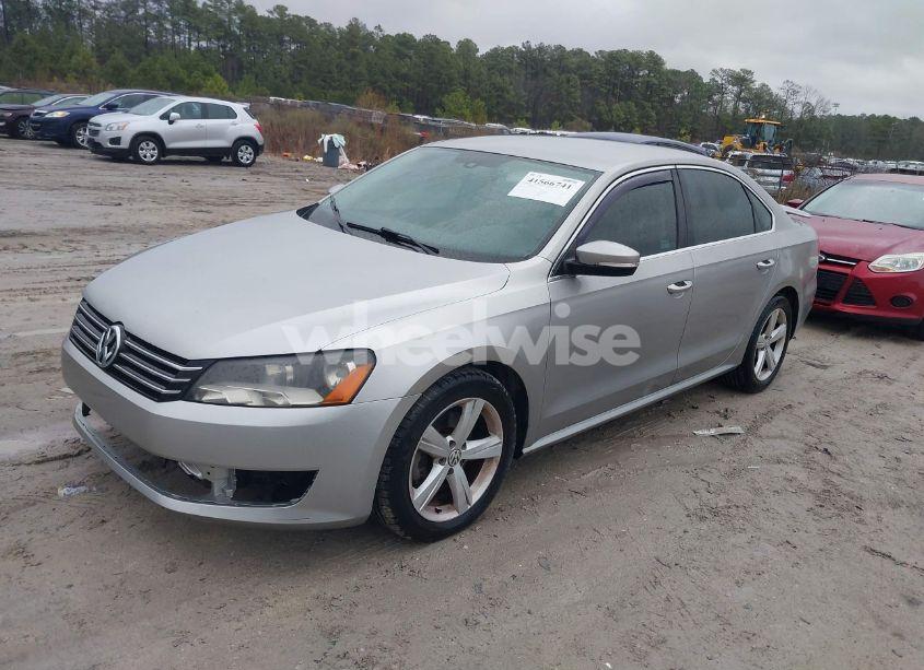 Photo 2 of 2014 Volkswagen Passat 2.5L SE (VIN 1VWBP7A38EC008355)