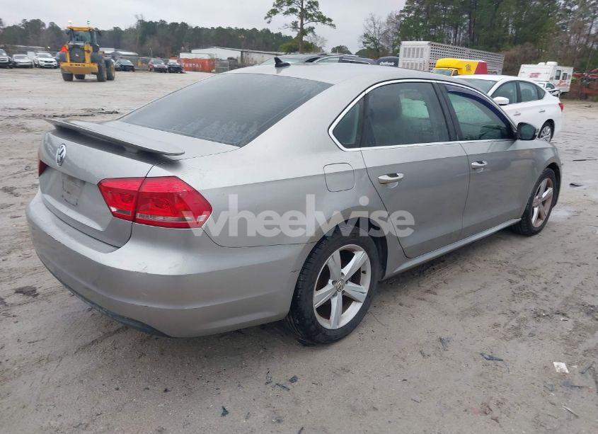 Photo 4 of 2014 Volkswagen Passat 2.5L SE (VIN 1VWBP7A38EC008355)