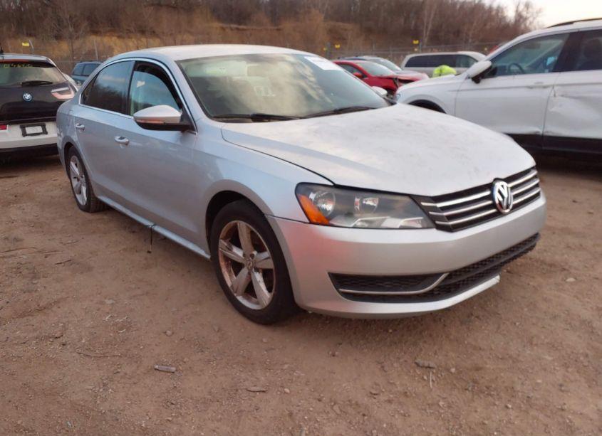 2012 Volkswagen Passat 2.5L SE (VIN 1VWBP7A39CC021757) main photo