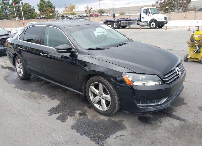 2012 Volkswagen Passat 2.5L SE (VIN 1VWBP7A39CC025730) main photo