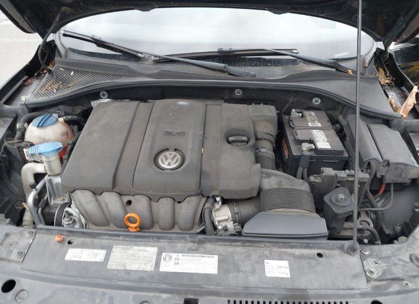 Photo 10 of 2012 Volkswagen Passat 2.5L SE (VIN 1VWBP7A39CC025730)