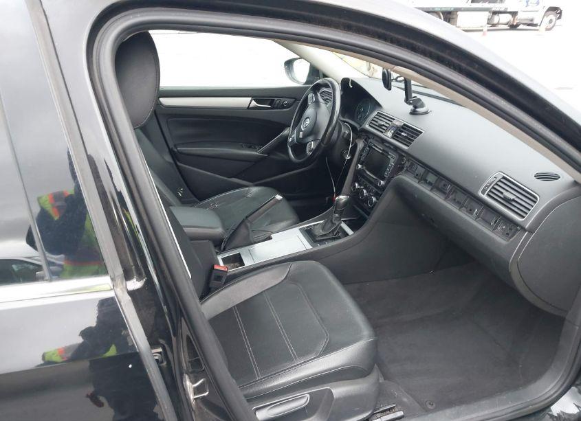 Photo 5 of 2012 Volkswagen Passat 2.5L SE (VIN 1VWBP7A39CC025730)