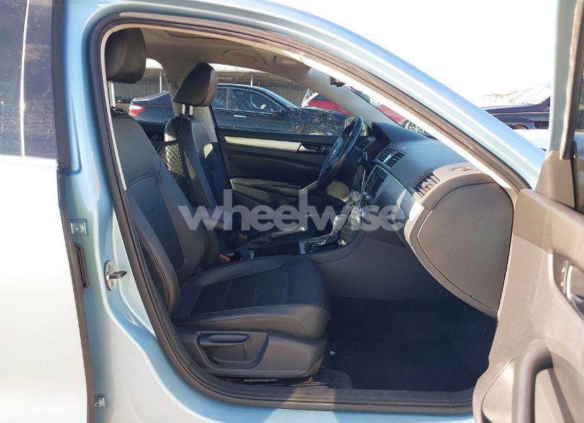 Photo 5 of 2012 Volkswagen Passat 2.5L SE (VIN 1VWBP7A39CC079951)