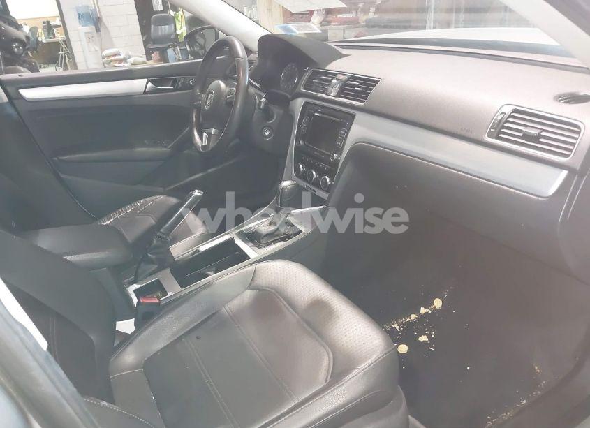 Photo 5 of 2012 Volkswagen Passat 2.5L SE (VIN 1VWBP7A39CC091582)