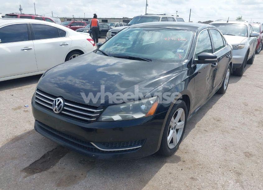 Photo 2 of 2013 Volkswagen Passat 2.5L SE (VIN 1VWBP7A39DC016026)