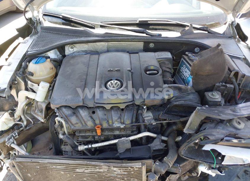 Photo 10 of 2013 Volkswagen Passat 2.5L SE (VIN 1VWBP7A39DC026166)