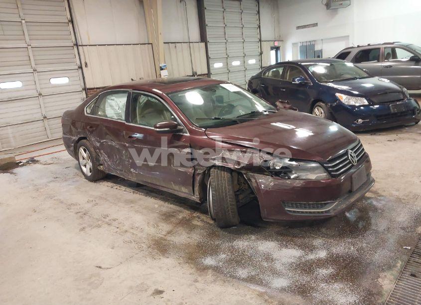 2013 Volkswagen Passat 2.5L SE (VIN 1VWBP7A39DC075108) main photo