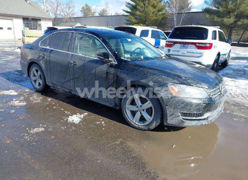 2012 Volkswagen Passat 2.5L SE (VIN 1VWBP7A3XCC009102) main photo