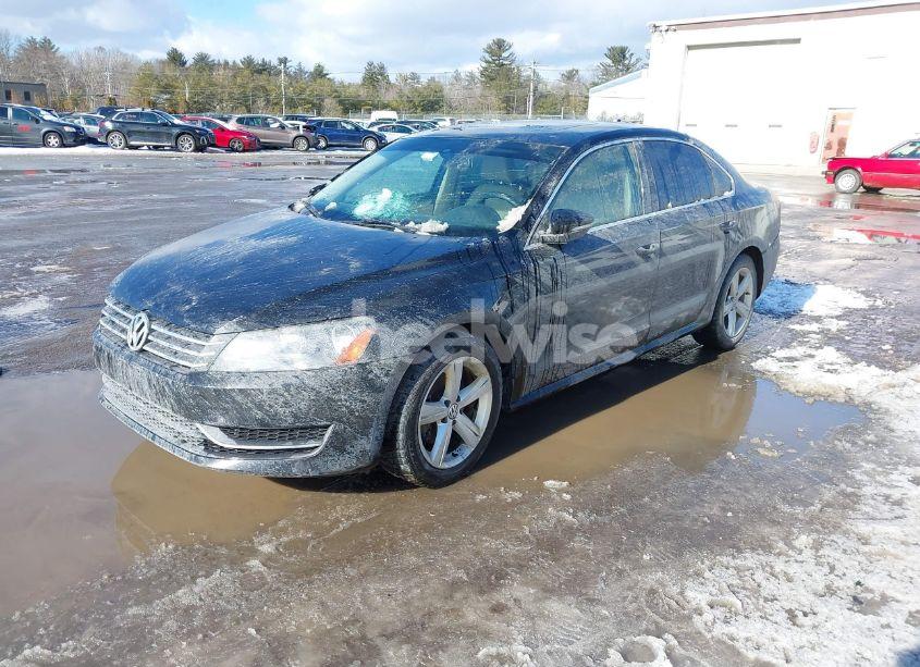 Photo 2 of 2012 Volkswagen Passat 2.5L SE (VIN 1VWBP7A3XCC009102)