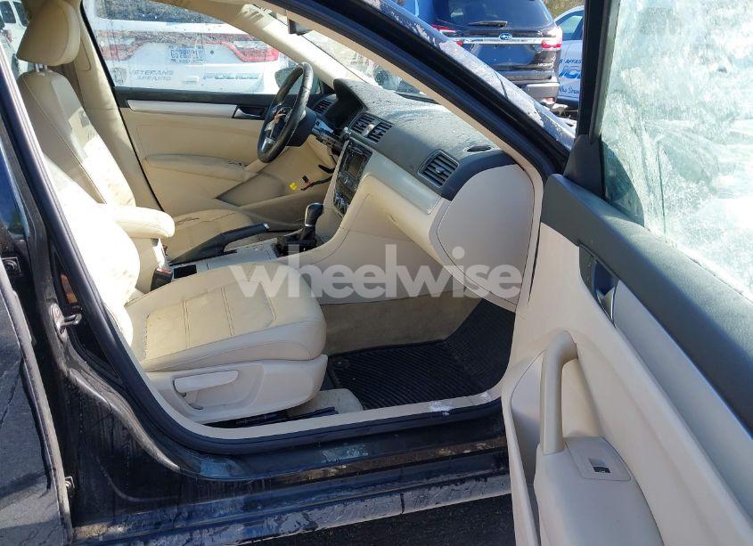Photo 5 of 2012 Volkswagen Passat 2.5L SE (VIN 1VWBP7A3XCC009102)