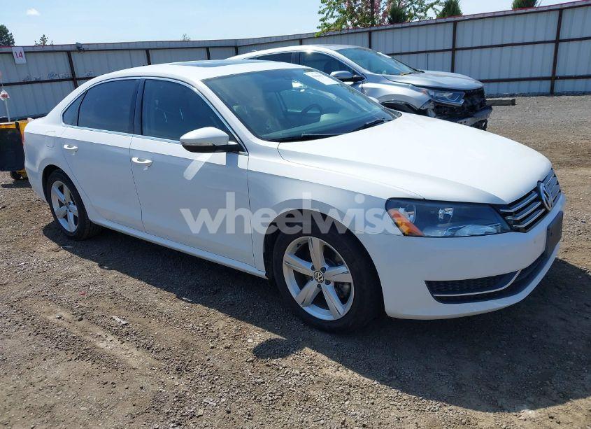2012 Volkswagen Passat 2.5L SE (VIN 1VWBP7A3XCC042679) main photo