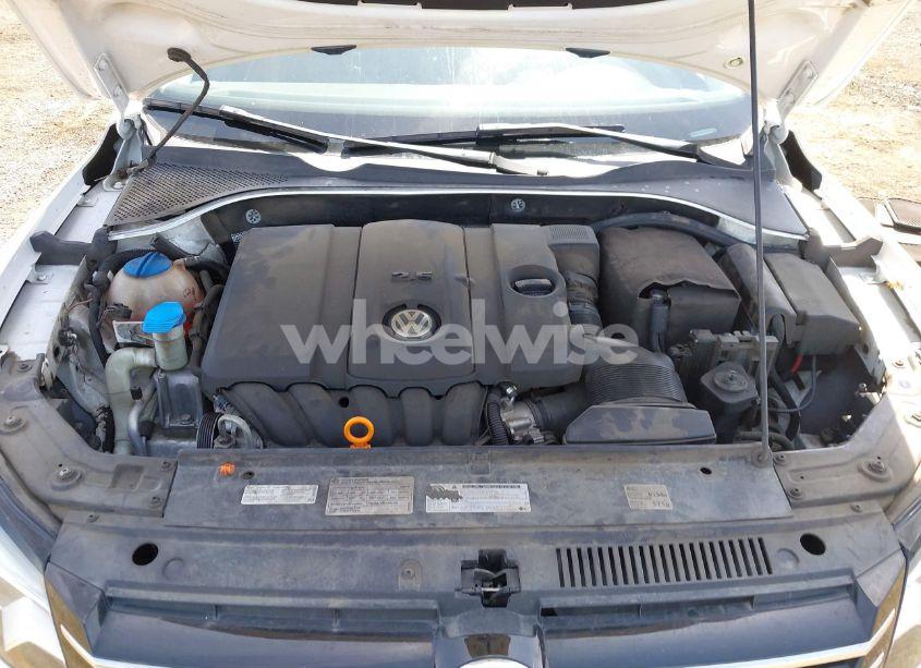 Photo 10 of 2012 Volkswagen Passat 2.5L SE (VIN 1VWBP7A3XCC042679)