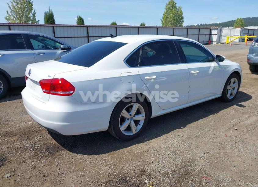 Photo 4 of 2012 Volkswagen Passat 2.5L SE (VIN 1VWBP7A3XCC042679)