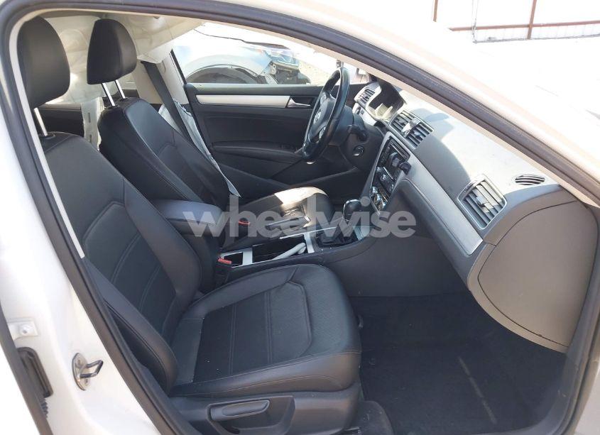 Photo 5 of 2012 Volkswagen Passat 2.5L SE (VIN 1VWBP7A3XCC042679)