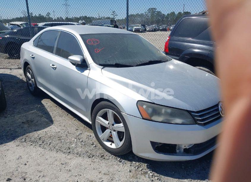 2012 Volkswagen Passat 2.5L SE (VIN 1VWBP7A3XCC048773) main photo