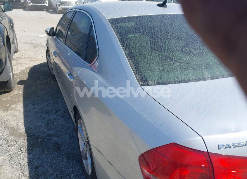 Photo 3 of 2012 Volkswagen Passat 2.5L SE (VIN 1VWBP7A3XCC048773)