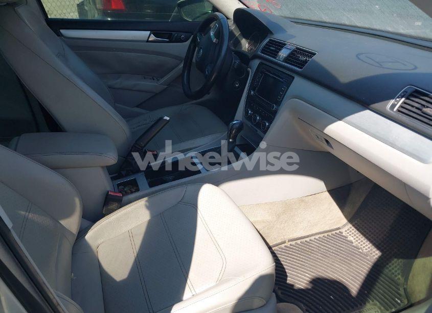 Photo 5 of 2012 Volkswagen Passat 2.5L SE (VIN 1VWBP7A3XCC048773)