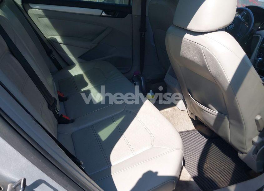 Photo 8 of 2012 Volkswagen Passat 2.5L SE (VIN 1VWBP7A3XCC048773)